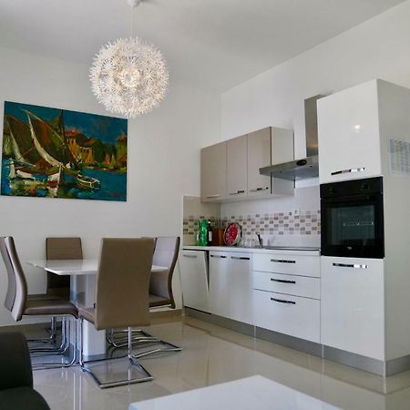 Sesar Apartments Krk - No. 1 Iva クルク エクステリア 写真