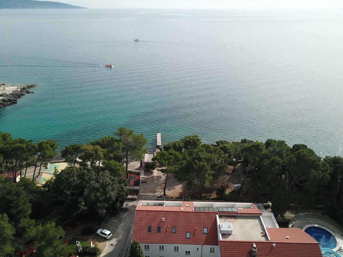 Sesar Apartments Krk - No. 1 Iva クルク エクステリア 写真