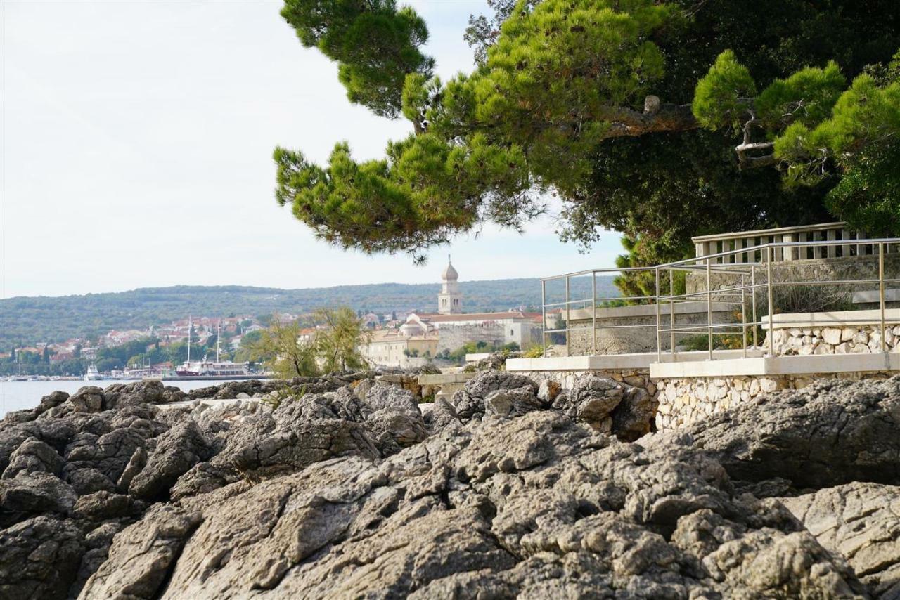 Sesar Apartments Krk - No. 1 Iva クルク エクステリア 写真