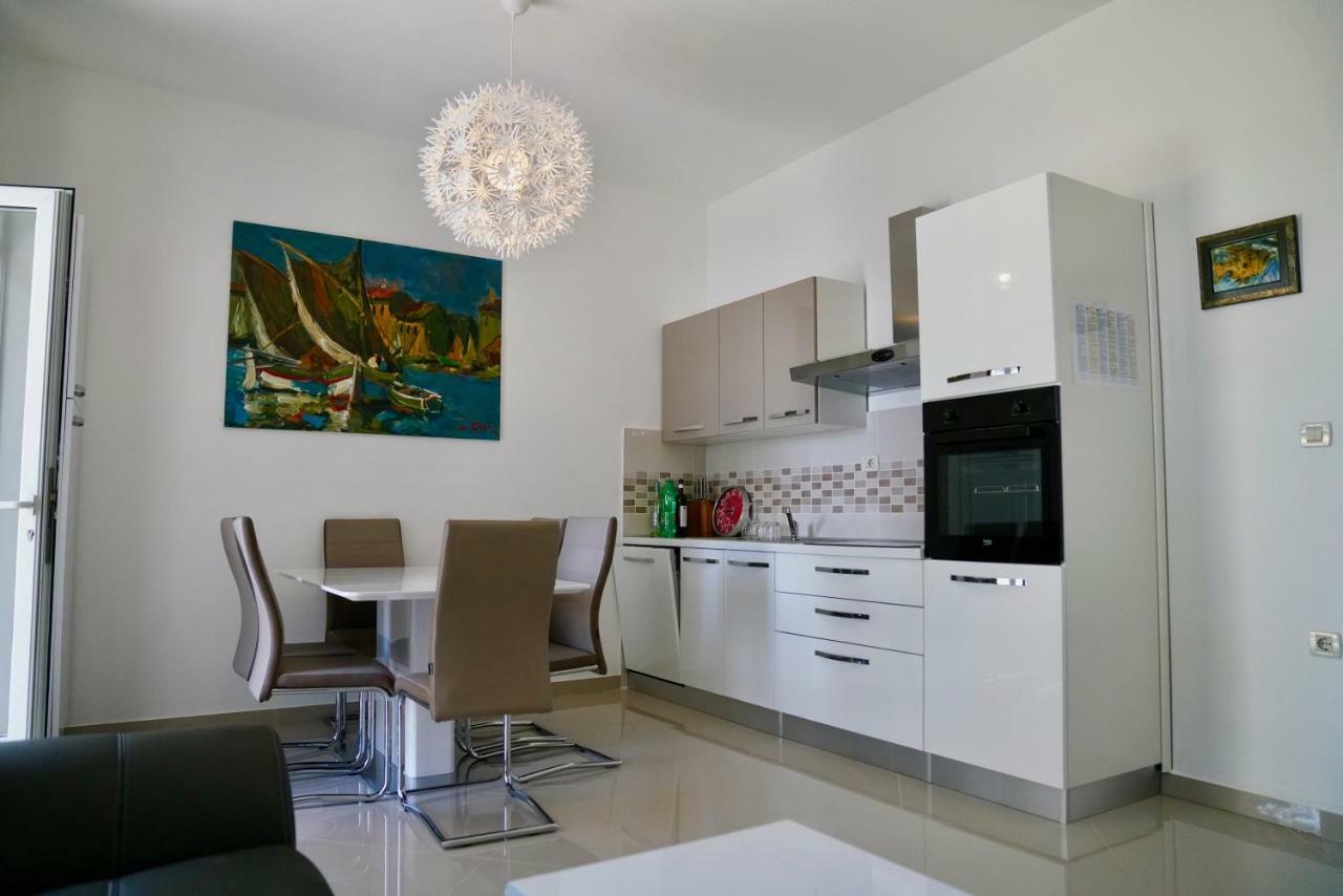Sesar Apartments Krk - No. 1 Iva クルク エクステリア 写真