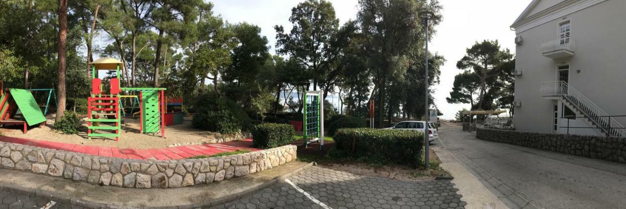 Sesar Apartments Krk - No. 1 Iva クルク エクステリア 写真