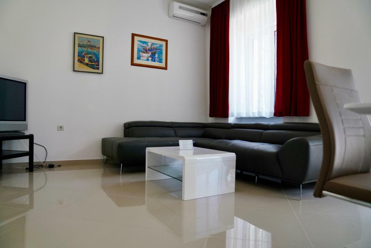 Sesar Apartments Krk - No. 1 Iva クルク エクステリア 写真
