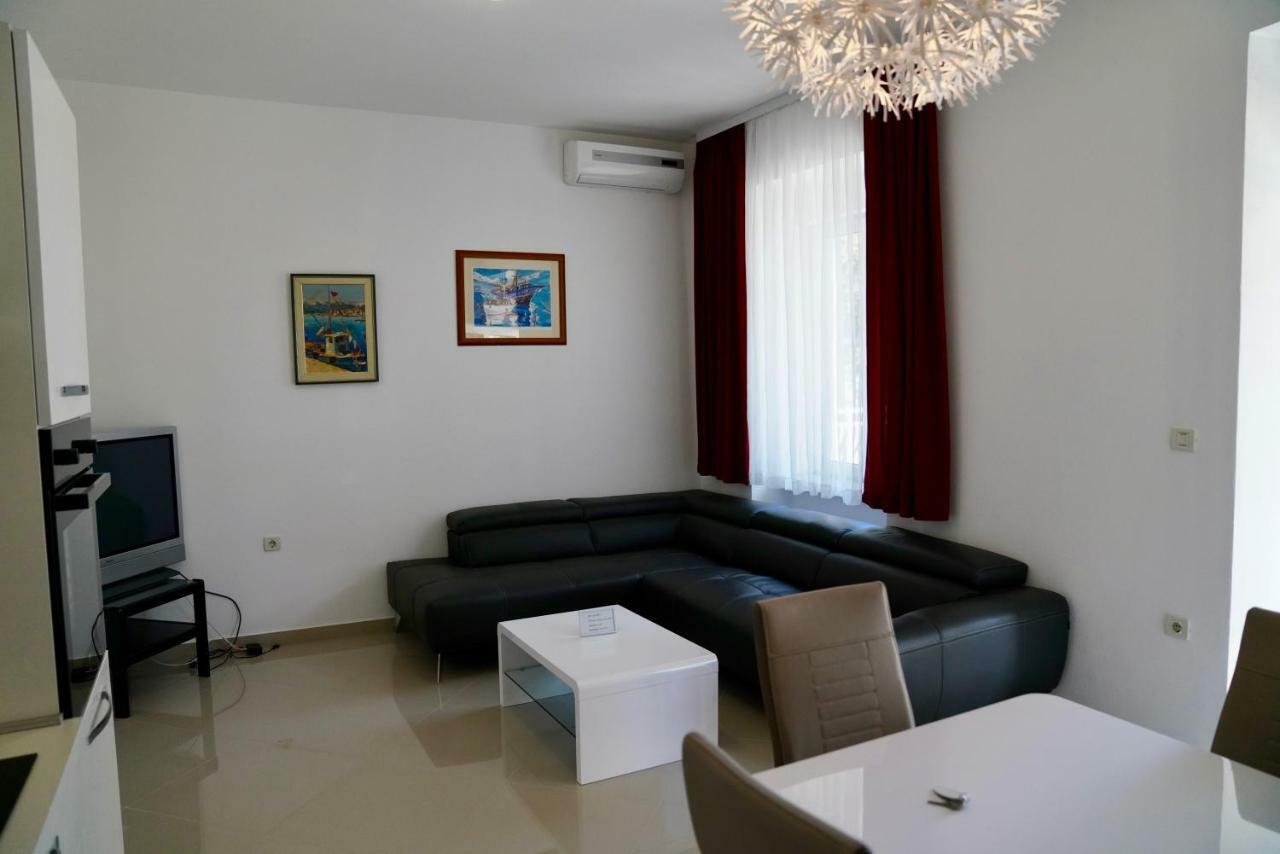 Sesar Apartments Krk - No. 1 Iva クルク エクステリア 写真