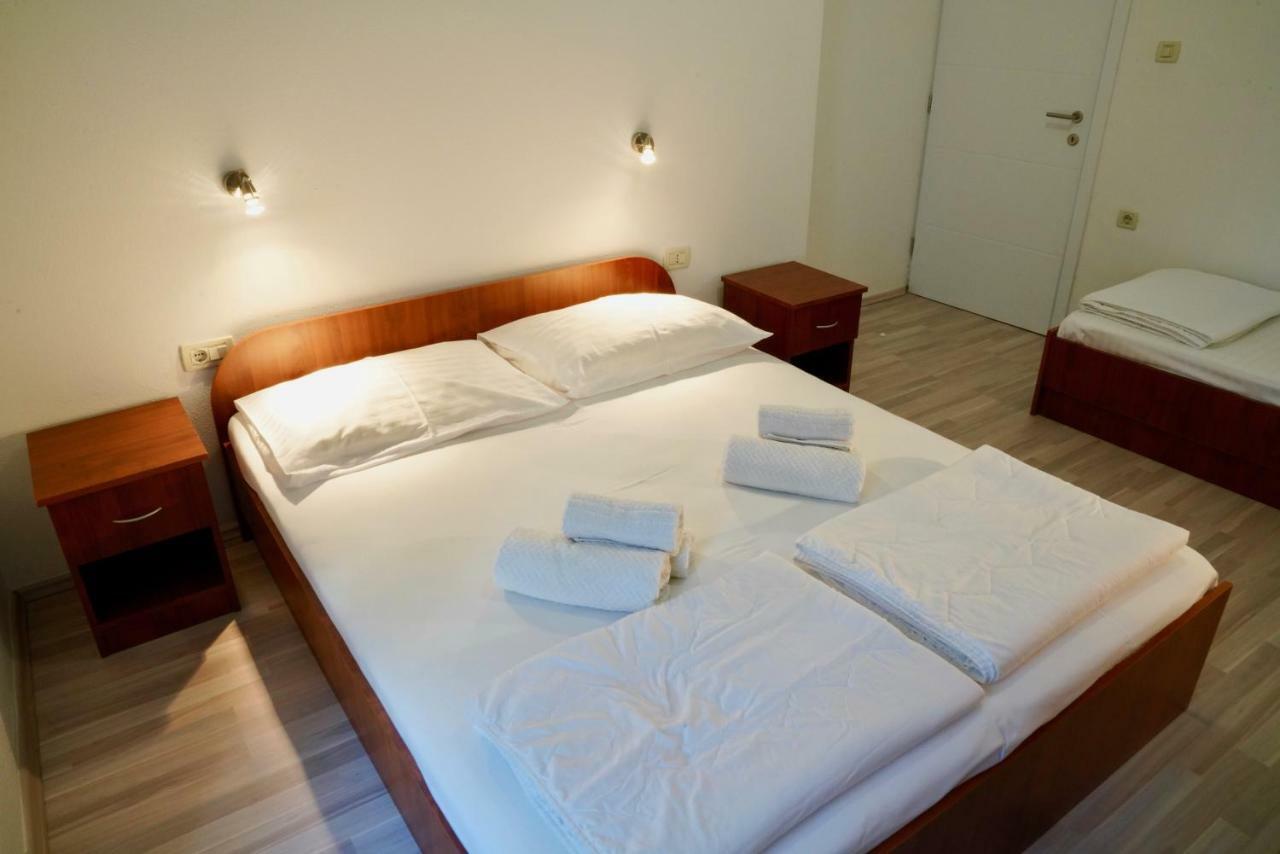 Sesar Apartments Krk - No. 1 Iva クルク エクステリア 写真